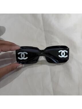 Chanel 5076-H Black Mother of Pearl CC Logo Sunglasses Y2K Vintage Italy